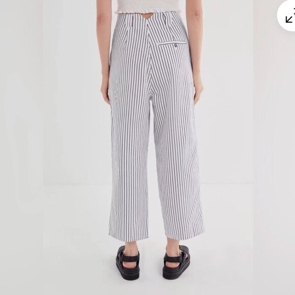 URBAN OUTFITTERS Mack Wide Leg High Waist Pleated Crop Stripe Pants White Blue 4 - Picture 10 of 10